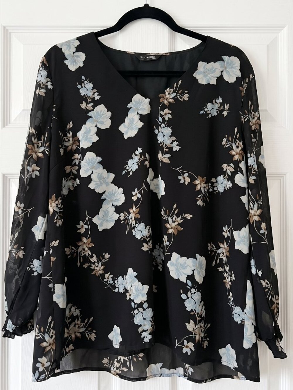 BloomChic Black Blue Floral Blouse Smocked Cuffs 12
